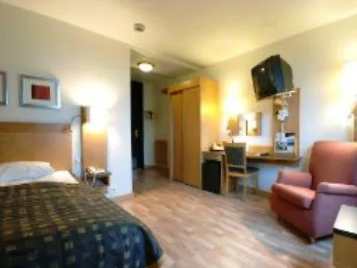 Hovik Hotell 3*